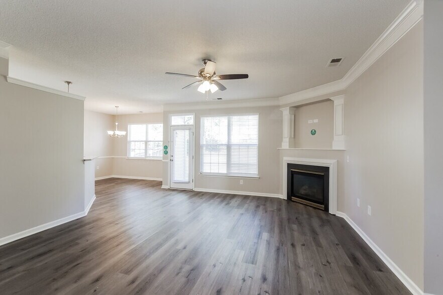 Building Photo - 7021 Chieftain Dr