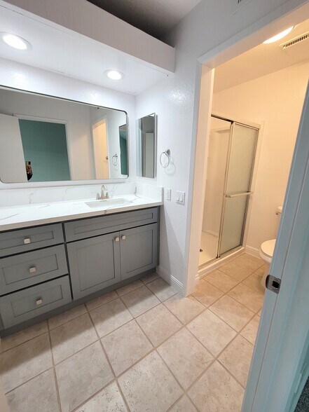 Master Bedroom Bathroom - 532 San Marcos Rd