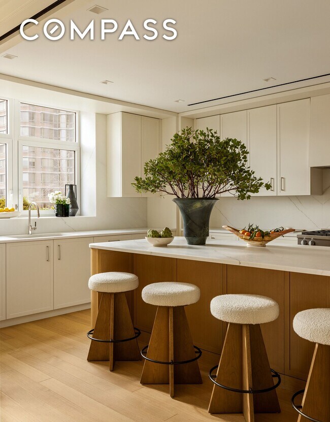 Building Photo - 211 W 84th St