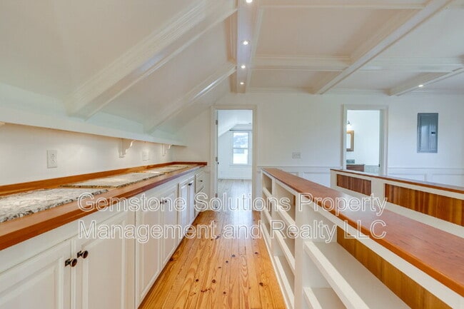 Building Photo - 502 32nd Ave S