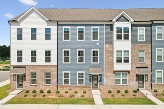 Building Photo - 1508 Village Hall Ln