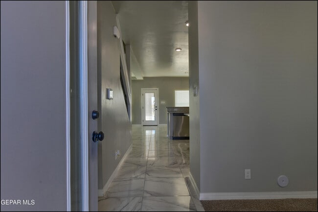 Building Photo - 600 Logwood Ave