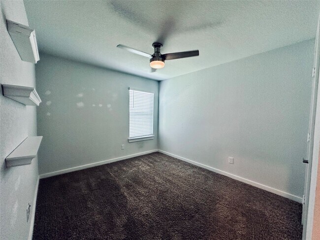 Building Photo - 1118 Amistad Lp