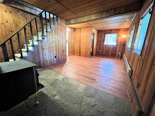 Building Photo - 830 Brook Dr