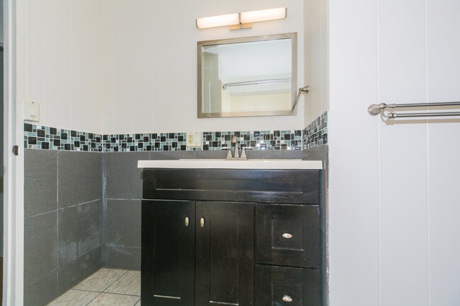 Building Photo - 730 6th Ave