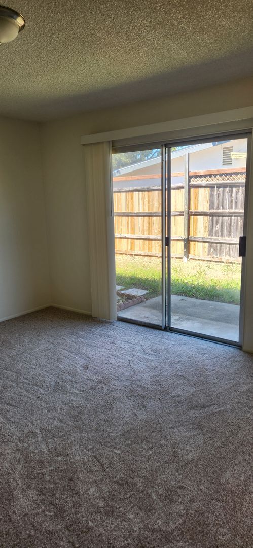 Building Photo - 224