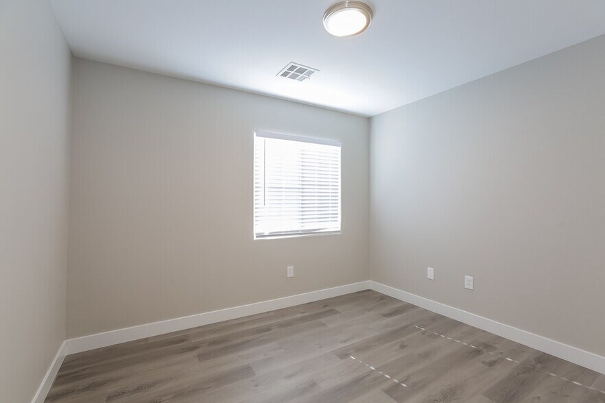 Building Photo - 5291 Railroad River Ave
