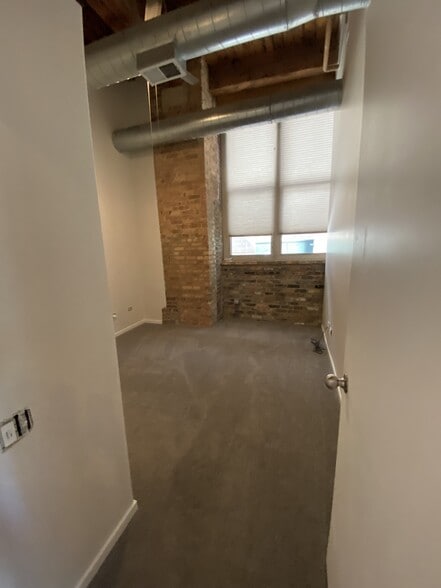 Building Photo - 550 W Harrison St