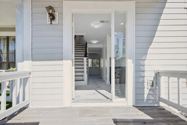 Building Photo - $200 RENT CREDIT | MOVE-IN READY!