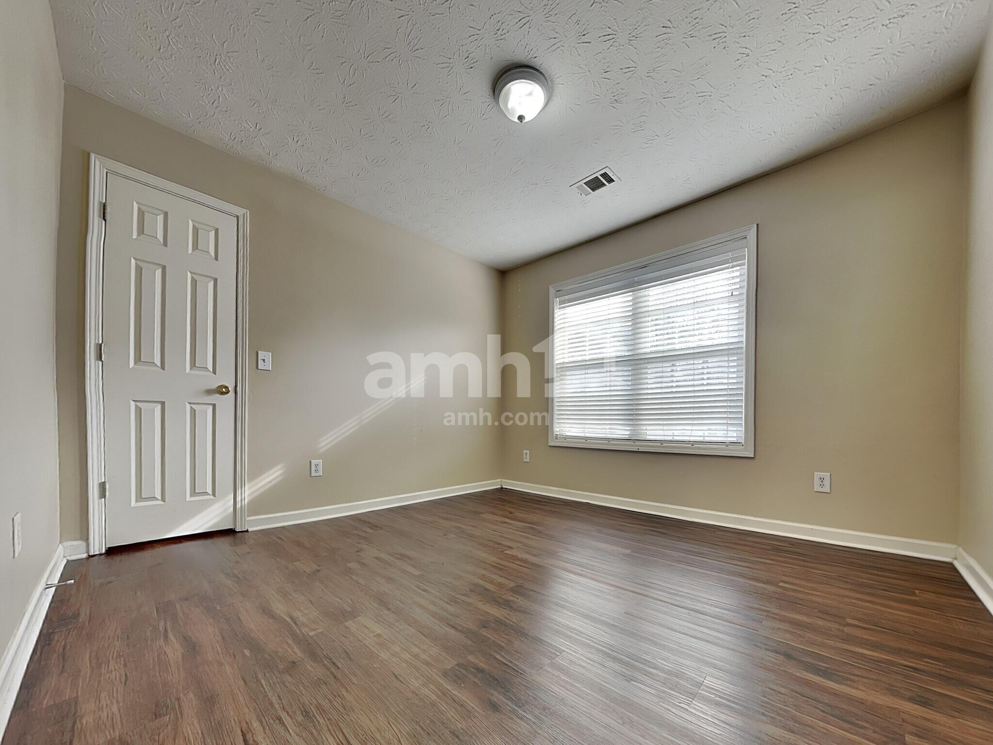 Building Photo - 682 Simon Park Cir