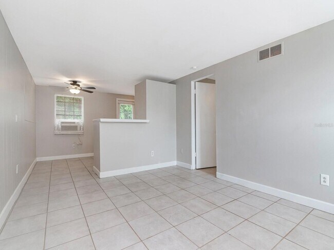 Building Photo - 104 Karde Ln