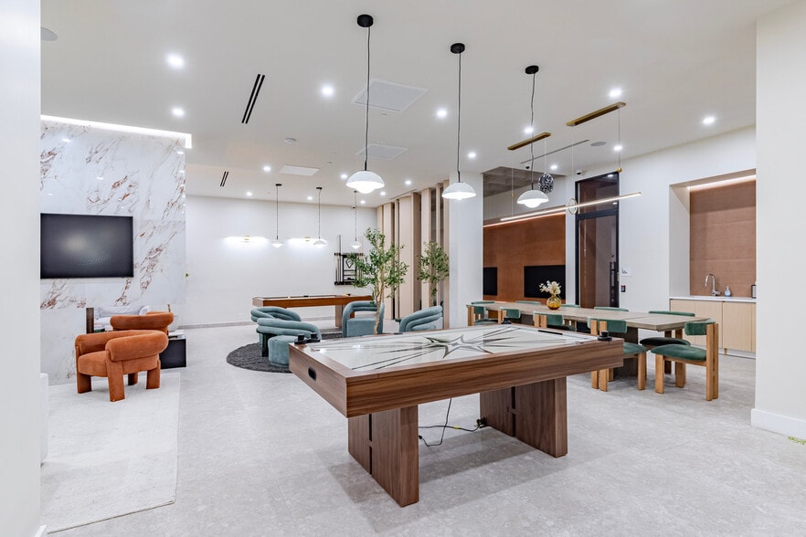 Building Photo - 218 Front St