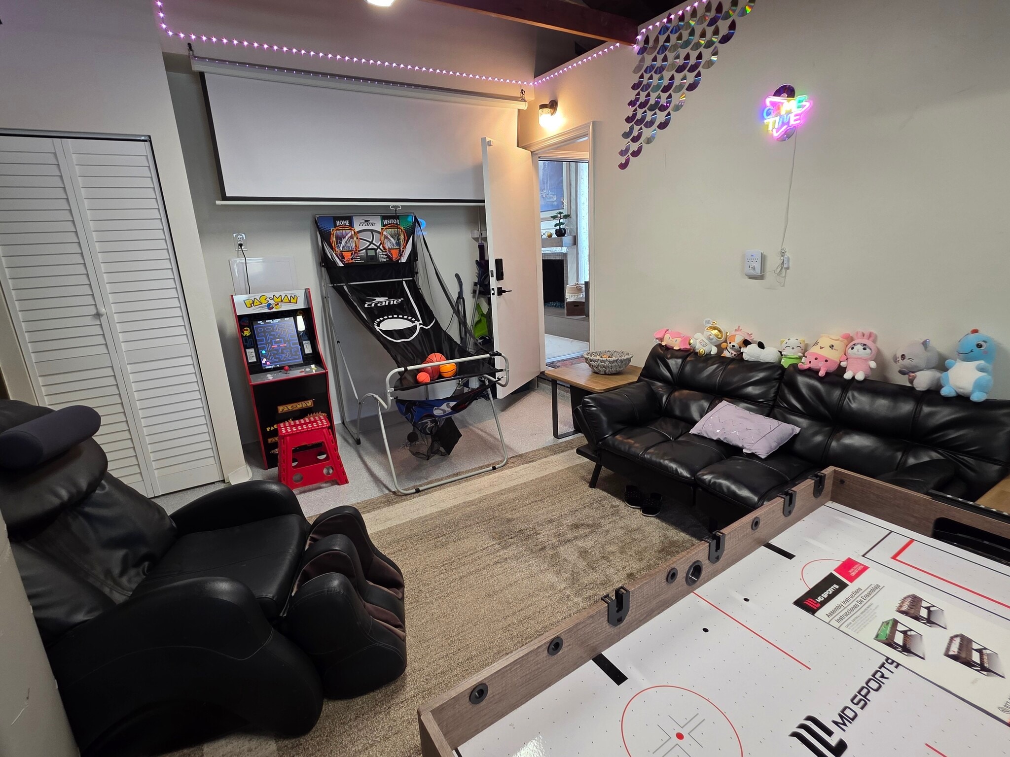 Building Photo - 6097 Charae St