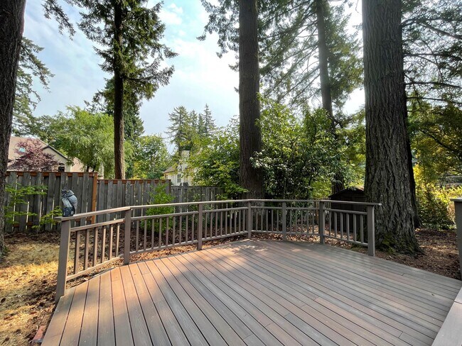 Building Photo - Lovely Lake Oswego Home with Attached Gara...