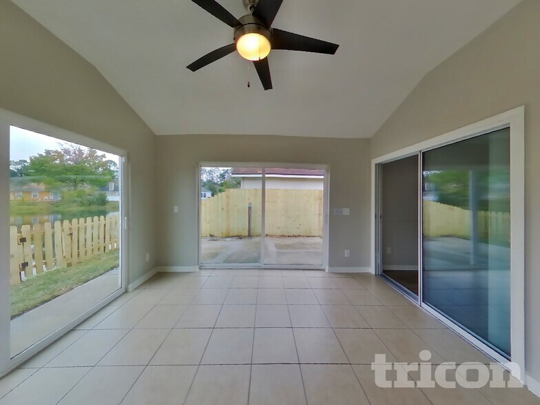 Building Photo - 1695 Northglen Cir