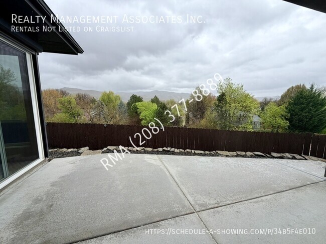 Building Photo - 2552 E Boise Ave