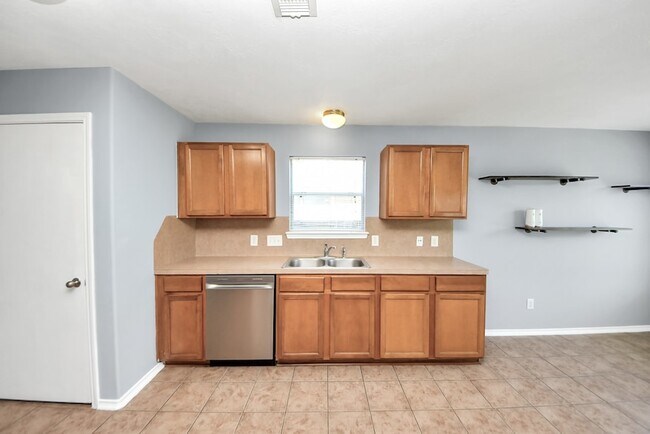 Building Photo - 14423 Hillard Green Ln