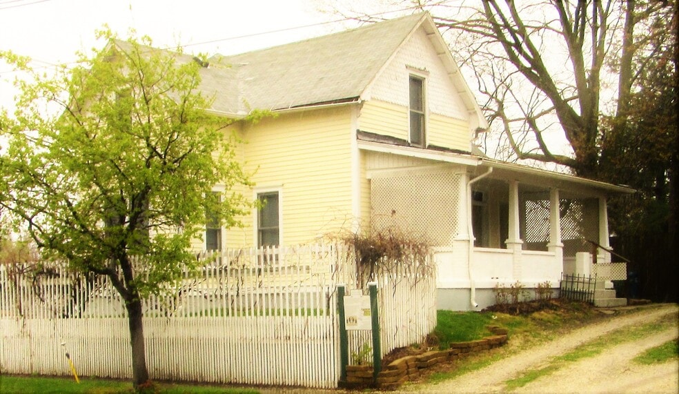 Building Photo - 704 N Randolph St