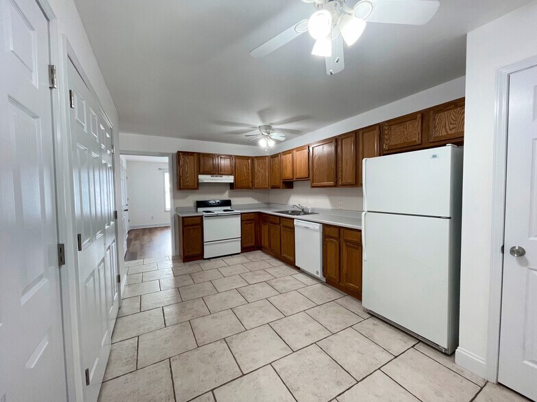 Building Photo - 2460 East 5th Street