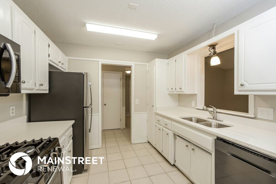 Building Photo - 3112 SW 95th St