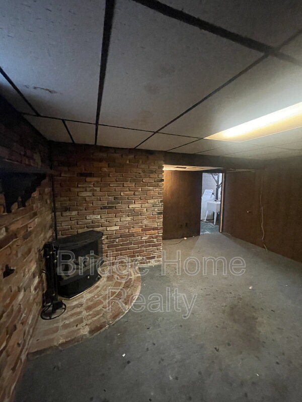 Building Photo - 149 Parkwood Rd