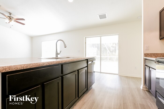 Building Photo - 3685 Parade Terrace