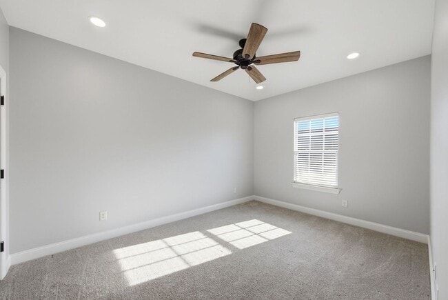 Building Photo - Modern Living in Franklin