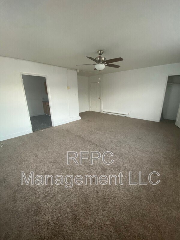 Building Photo - 209 College Ave