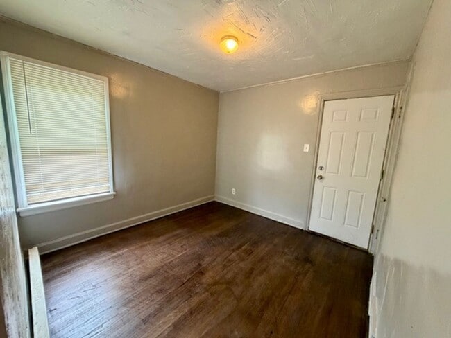 Building Photo - 9516 Wayburn St