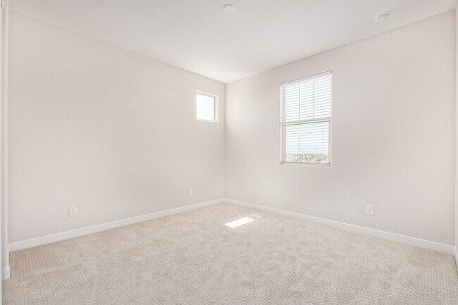 Building Photo - 4 Bedroom - Ready for you to Call It Home!!