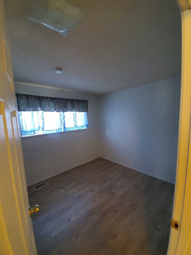 Building Photo - 3 Bed, 1.75 bath Home in Port Orchard