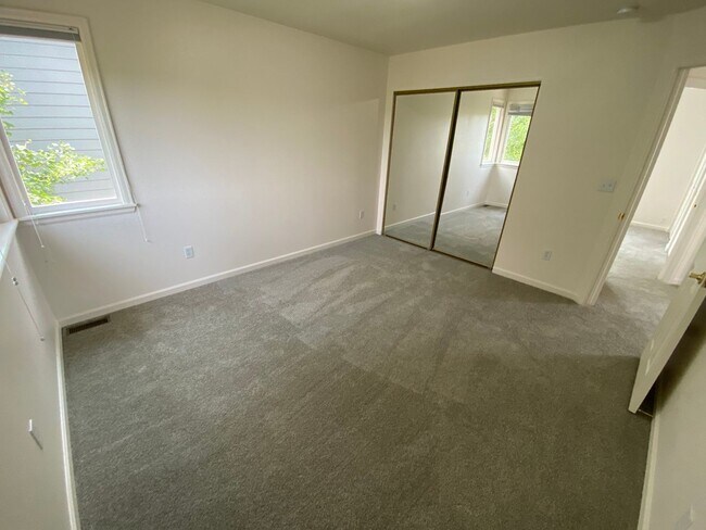 Building Photo - Great Highlands Ranch Home on the Golf Cou...