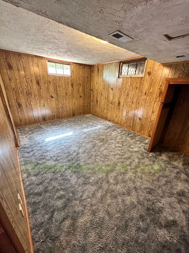Building Photo - Gorgeous Pet-Friendly 3 Bedroom 1 Bath House