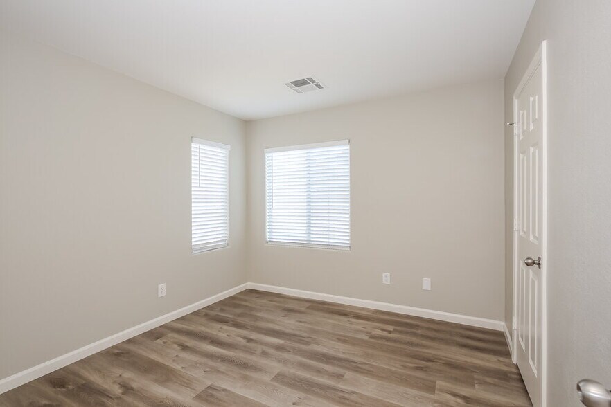 Building Photo - 9453 Milkweed Canyon Ave