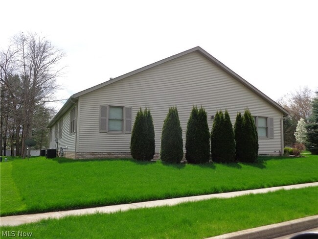 Building Photo - 239 Aspen Dr