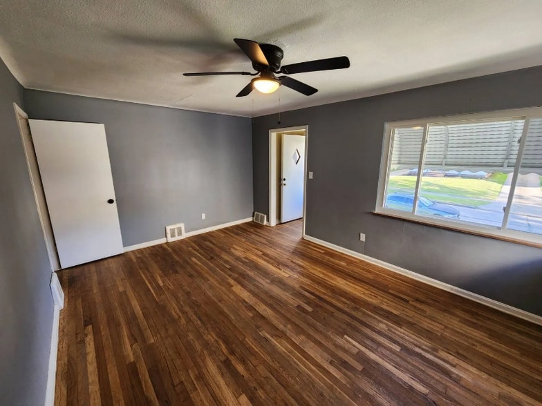 Building Photo - 11202 Mountview Ave