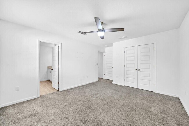 Building Photo - 30 Sandywoods Ct