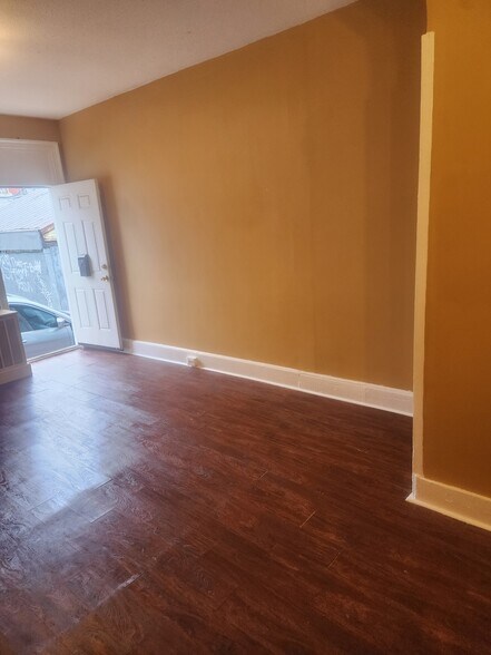 Building Photo - 40 Maple St