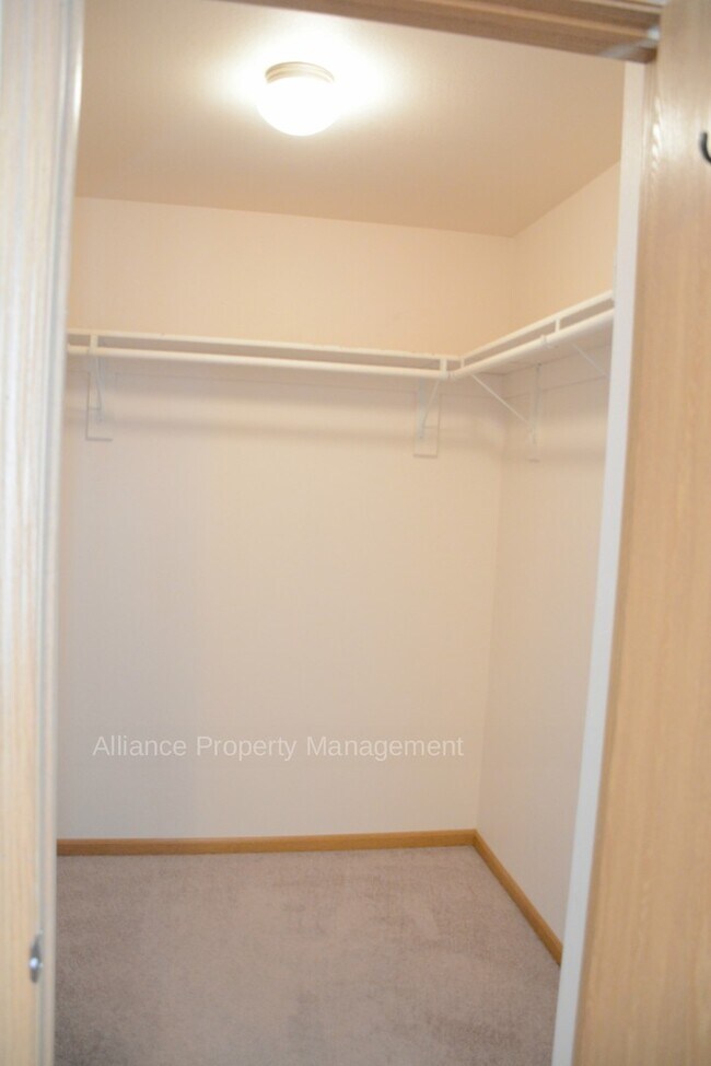 Building Photo - Vattier St. 928-30