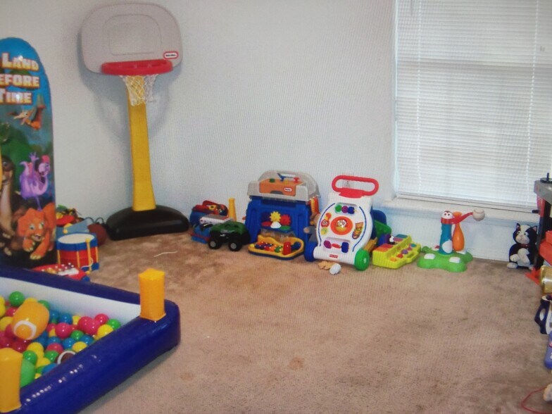 Building Photo - 2206 Aspen Ter