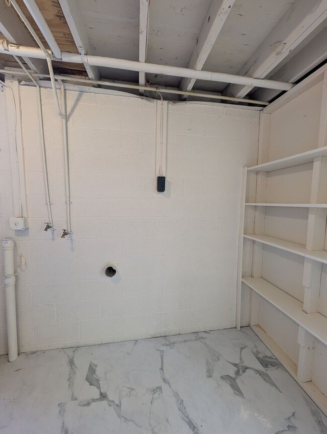 Building Photo - Asheville Long Term Rental