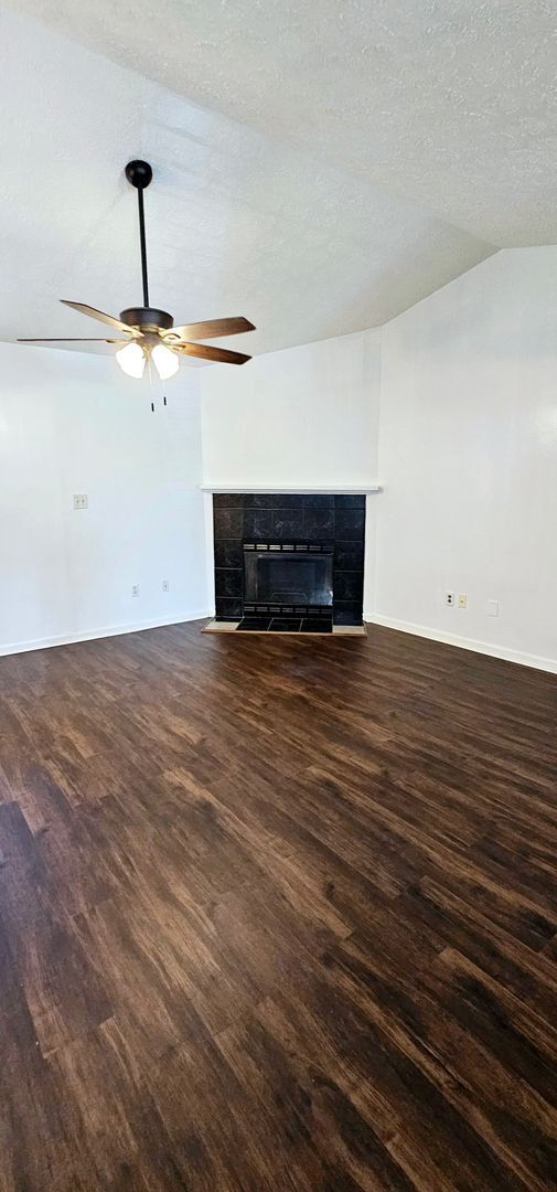 Building Photo - No HOA! Peaceful Cul-de-Sac Living with Ou...