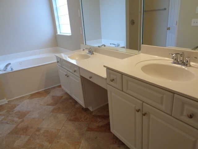 Building Photo - 2365 Edencrest Dr