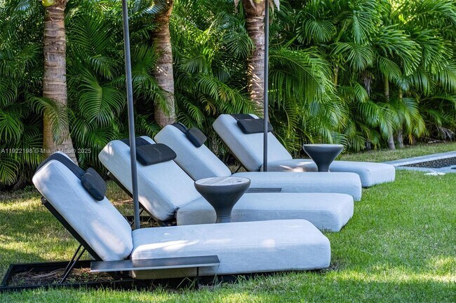 Building Photo - 10618 NE 11th Ct