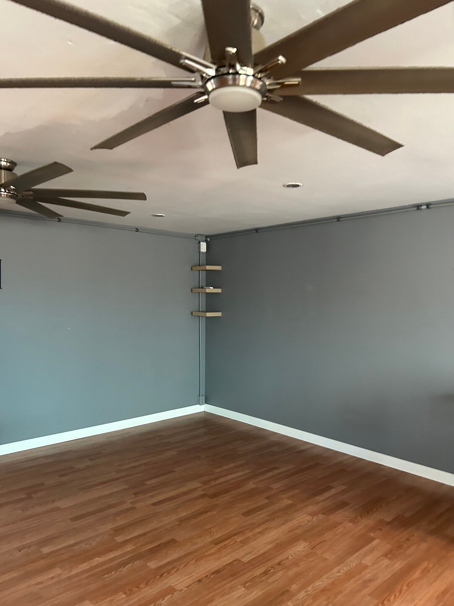 Building Photo - 1230 W Manhatton Dr