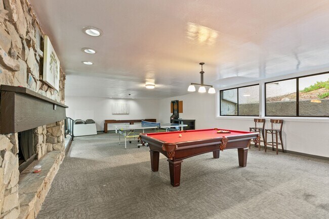 Building Photo - 8650 Gulana Ave