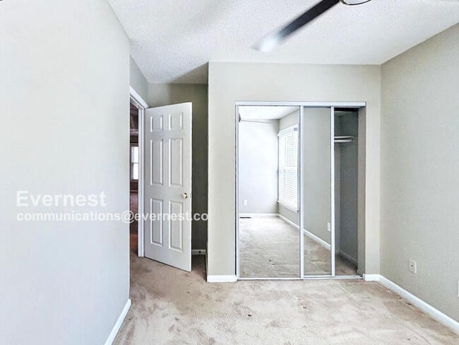 Building Photo - 1654 Oak Spring Way