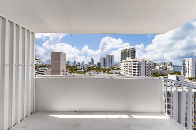 Building Photo - 1331 Lincoln Rd