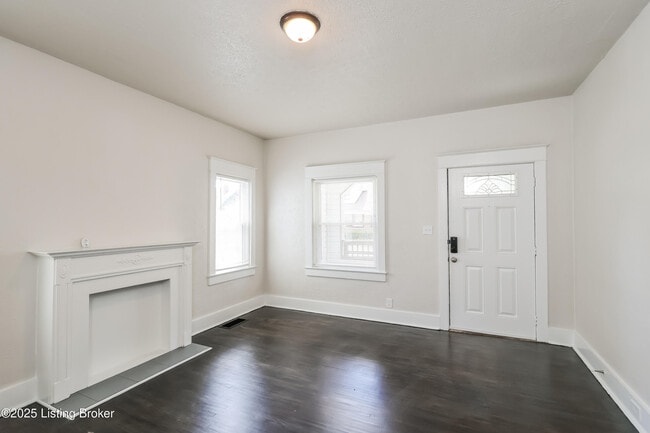Building Photo - 637 Lindell Ave