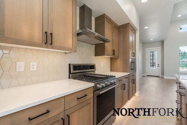 Building Photo - New Construction and Great Location - Avai...